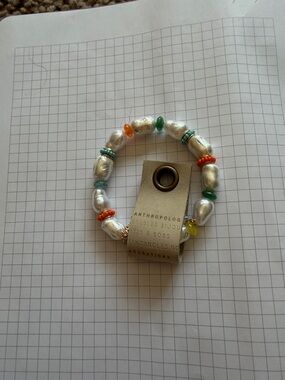 NWT Anthropologie Multicolor Pearl Bracelet. Elastic bracelet.